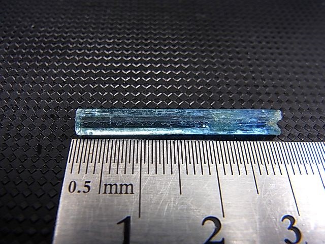 画像: ジェムグレード宝石需要品質：ベトナム産アクアマリン柱状結晶原石 3.8カラット
