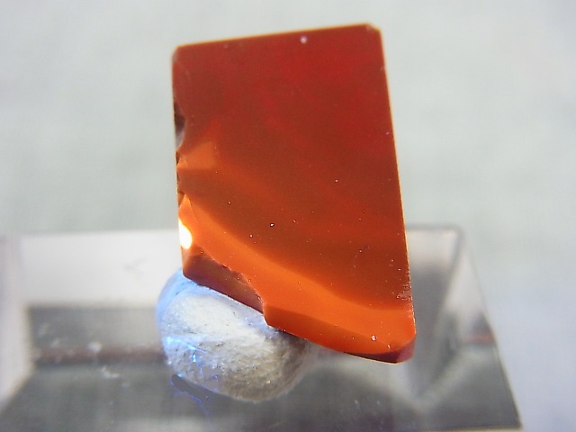 画像: 飯盛ラボストーン（IL-stone）「レアカラー：アースカラー（紅葉石）」ガラス原石（蛍光性あり） 19.1カラット