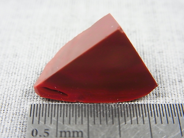 画像: 飯盛ラボストーン（IL-stone）「レアカラー：アースカラー（紅葉石）」ガラス原石（蛍光性あり） 19.1カラット