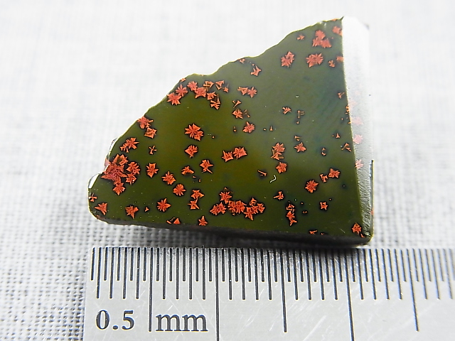 画像: 飯盛ラボストーン（IL-stone）「レアカラー：ブラッドストーン（紅葉石）」ガラス原石（片面研磨） 14.1カラット