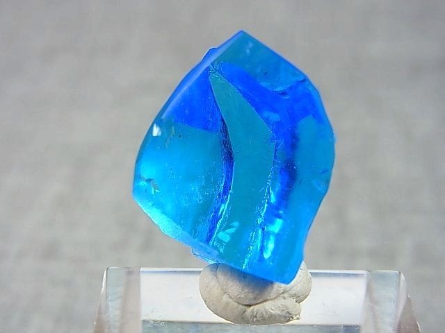 画像: 飯盛ラボストーン（IL-stone）「レアカラー：ロンドンブルートパーズカラー」（イエロー蛍光）ガラス原石 32.3カラット