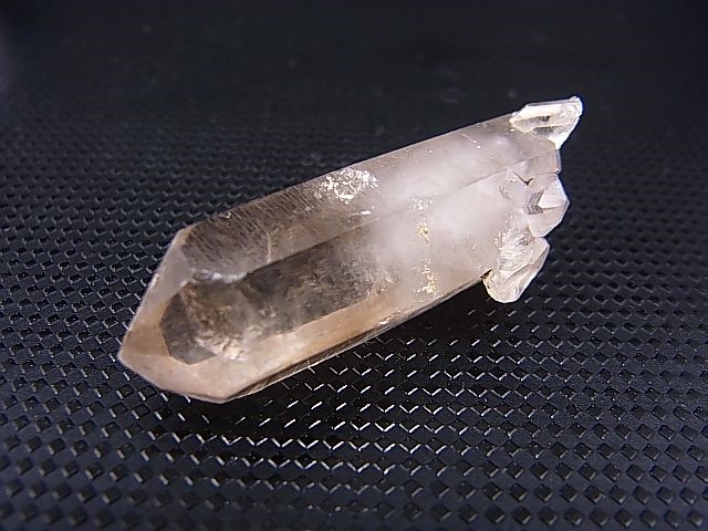 画像: スウェーデン・ラップランド産ライトスモーキー水晶ポイント（ＤＴ/貫入り） 9.9g