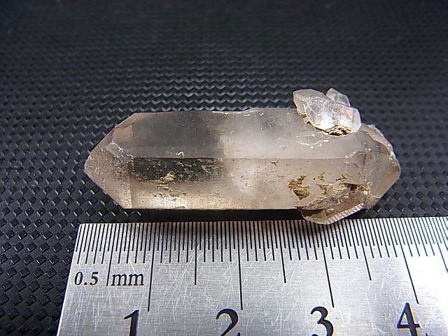 画像: スウェーデン・ラップランド産ライトスモーキー水晶ポイント（ＤＴ/貫入り） 9.9g