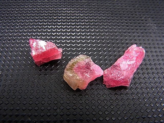 画像: カリフォルニア産ピンクトルマリン原石（バイカラー） 3点セット トータル 11.8カラット