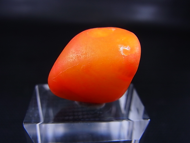 画像: 和田玉（ホータンぎょく）「無着色・紅玉」原石 6.7g