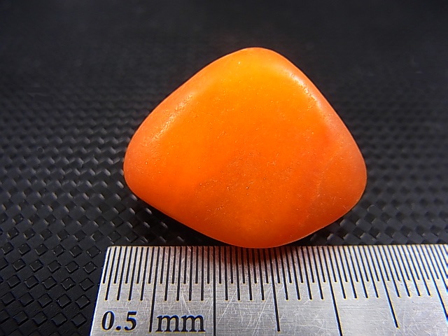 画像: 和田玉（ホータンぎょく）「無着色・紅玉」原石 6.7g