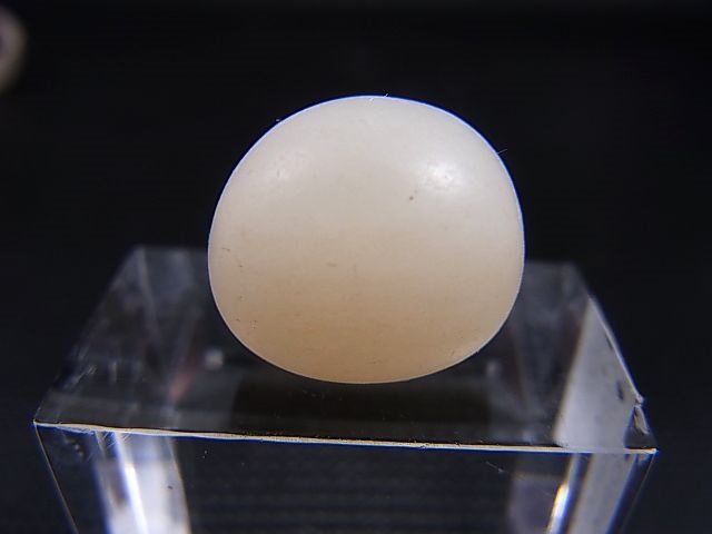 画像: 和田玉（ホータンぎょく）「羊脂白玉」オリジナルビーズ 約15×13×12.5mm
