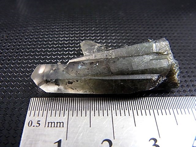 画像: ノルウェー産水晶ポイント（アクチノライト/ヘマタイト入り/連晶） 6.7g