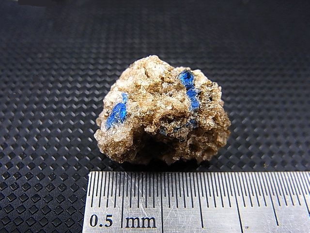 画像: ドイツ産アウィン（藍方石）母岩付き原石 2.1g