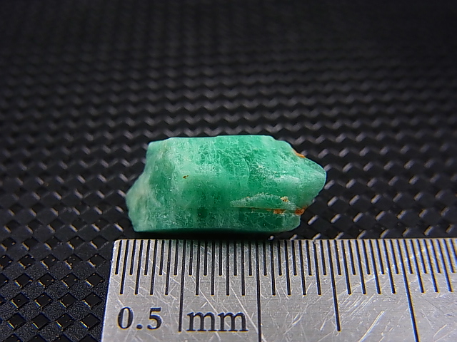 画像: パキスタン・スワート産エメラルド原石 (柱状結晶) 3.5カラット