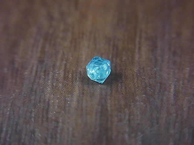 画像: ドイツ産ボラサイト結晶(立方体) 0.1カラット