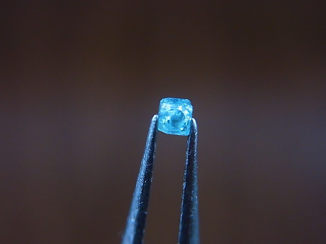 画像: ドイツ産ボラサイト結晶(立方体) 0.1カラット