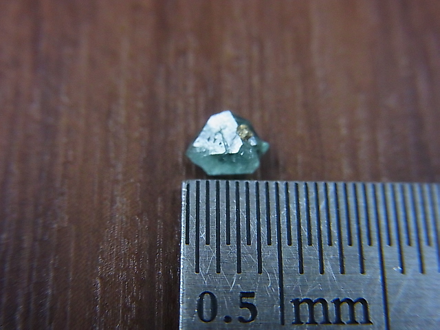 画像: ドイツ産ボラサイト結晶 0.2カラット