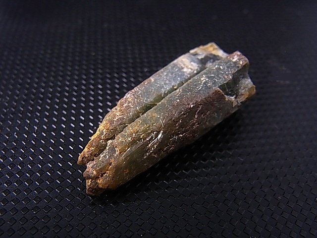 画像: 柿野鉱山産緑水晶（ヘデンベルガイト/緑閃石入りインターフェレンス型/連晶） 8.6g