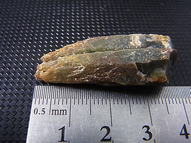 画像: 柿野鉱山産緑水晶（ヘデンベルガイト/緑閃石入りインターフェレンス型/連晶） 8.6g