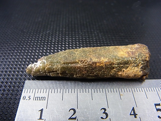 画像: 柿野鉱山産緑水晶（ヘデンベルガイト/緑閃石入りインターフェレンス型） 7.6g