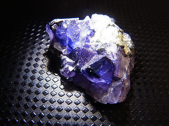 画像: ドイツ・ザクセン州産ブルーフローライトon水晶 5.5g