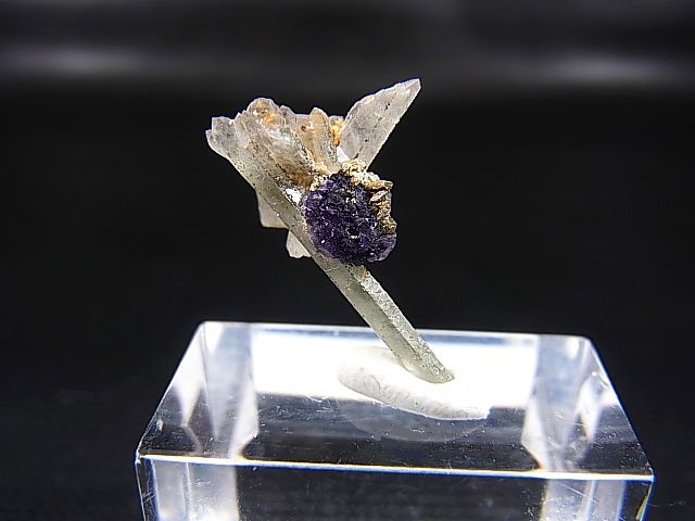 画像: ドイツ・ザクセン州産ブルーフローライトon水晶(パイライト共生) 0.8g
