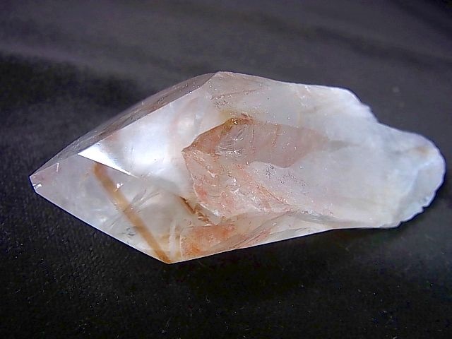 画像: ブラジル・コルデイロス産アメジスタドーラダ/蛍光ファントムアメジスト（錐面研磨） 108.5g