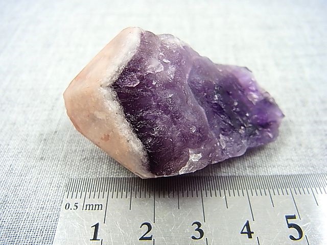画像: ドイツ・ザクセン州産レッドキャップアメジスト原石 33.4g