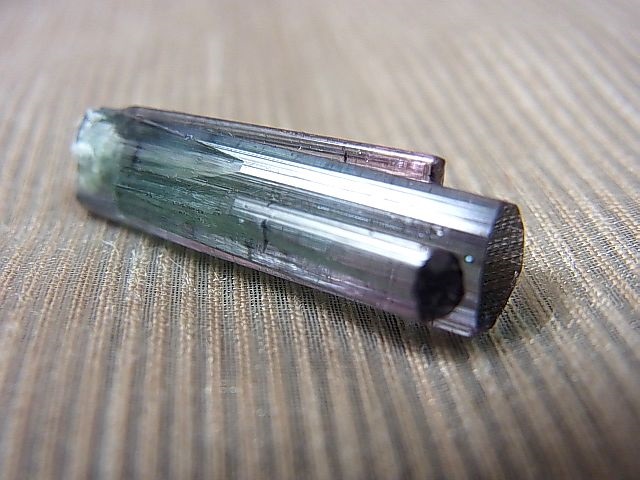 画像: ブラジル産ブルーグリーン/ピンクヴェルデライト（グリーントルマリン）柱状結晶 12.5カラット