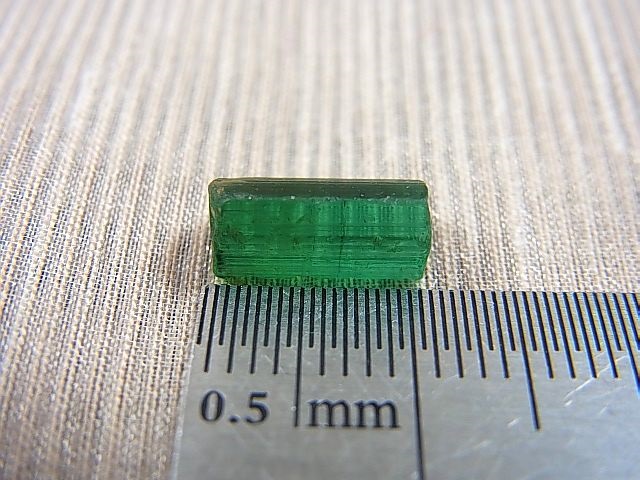 画像: ブラジル産グリーントルマリン柱状結晶 2.7カラット