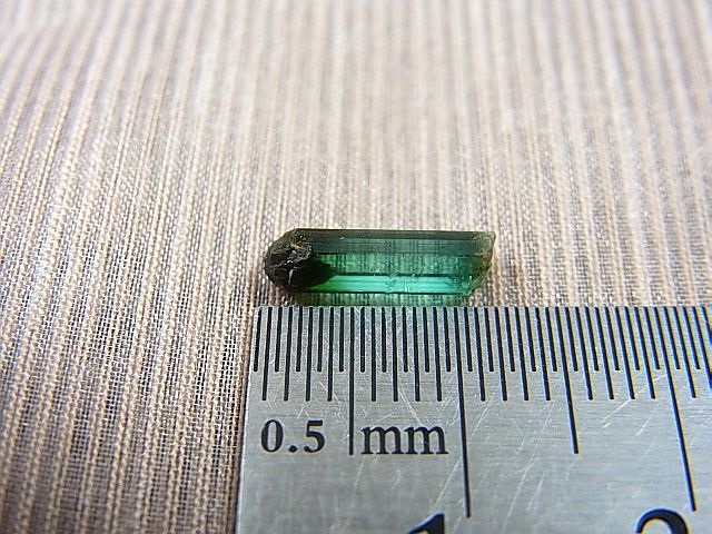 画像: ブラジル産グリーントルマリン柱状結晶 1.4カラット