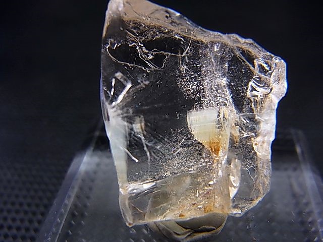 画像: ウクライナ産フローライトinトパーズ原石 6.8g
