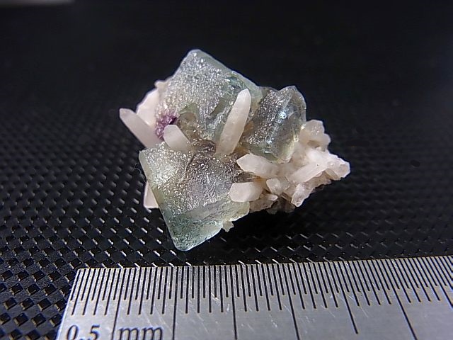 画像: ナミビア・エロンゴ産グリーンフローライトon水晶原石 7.2g