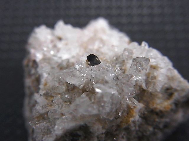 画像: フランス・サヴォワ産ブルッカイトinクオーツ 8.1g