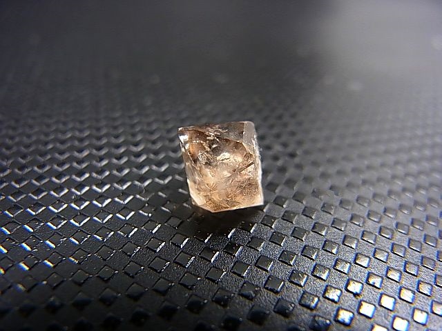 画像: フランス・ロペルエ産ベータ型水晶（スモーキー） 0.4g