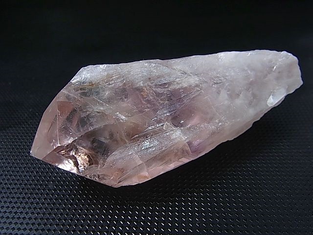 画像: ブラジル・コルデイロス産アメジスタドーラダ/蛍光ファントムアメジスト（錐面研磨） 96.8g