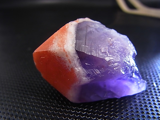 画像: ドイツ・ザクセン州産レッドキャップアメジスト原石 24.5g