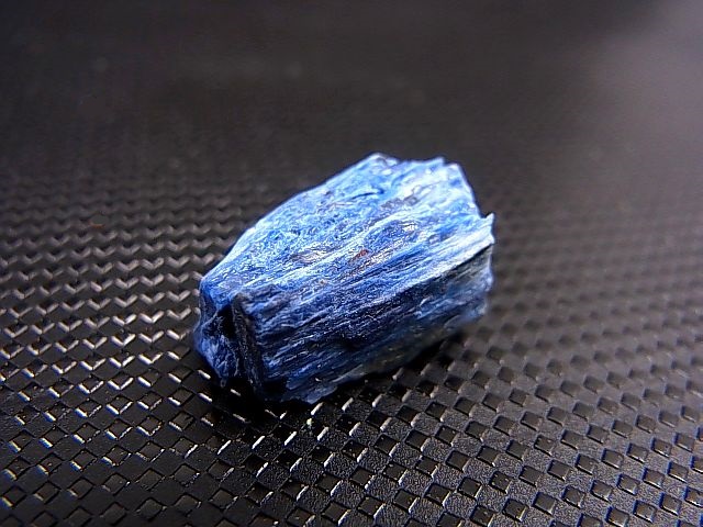 画像: マダガスカル産デュモルチェライト原石 2.8g