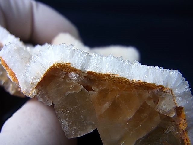 画像: キャビネットサイズ：ベトナム産八面体グリーンフローライト原石（ドゥルージ水晶皮膜） 501.1g
