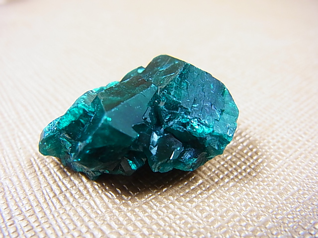 画像: コンゴ産ダイオプテーズ原石（大粒結晶） 7.2g