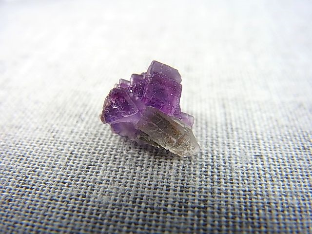 画像: ドイツ・ザクセン州産フローライトonグリーン水晶 0.6g