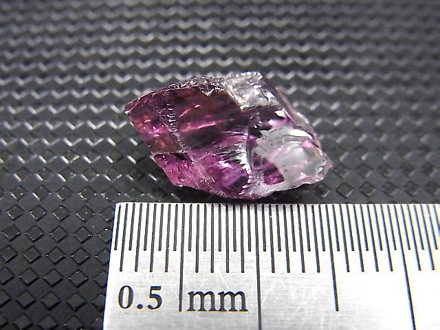 画像: ベトナムLuc Yen産パープルスピネル結晶原石 4.7カラット