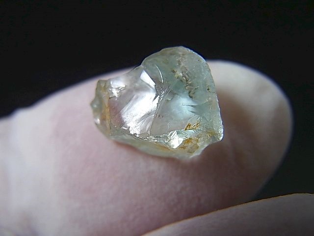 画像: フィンランド・コトカ産ブルートパーズ原石 0.9g
