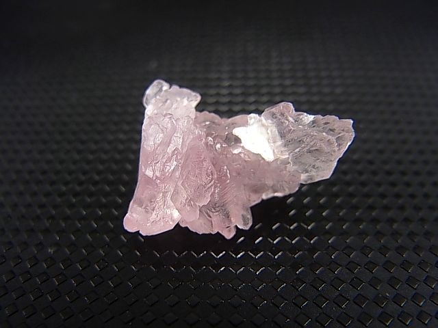 画像: ブラジル産ローズクオーツ結晶（紅水晶）原石（フロゴパイト付き） 2.4g