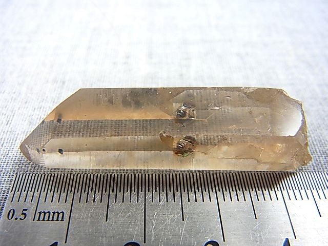 画像: ノルウェー産ライトシトリンスモーキー水晶（付着・内包アナテース付き/透過あり） 11.0g