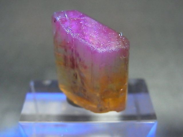 画像1: 宝石需要品質：タンザニア産蛍光スキャポライト原石 29.2カラット