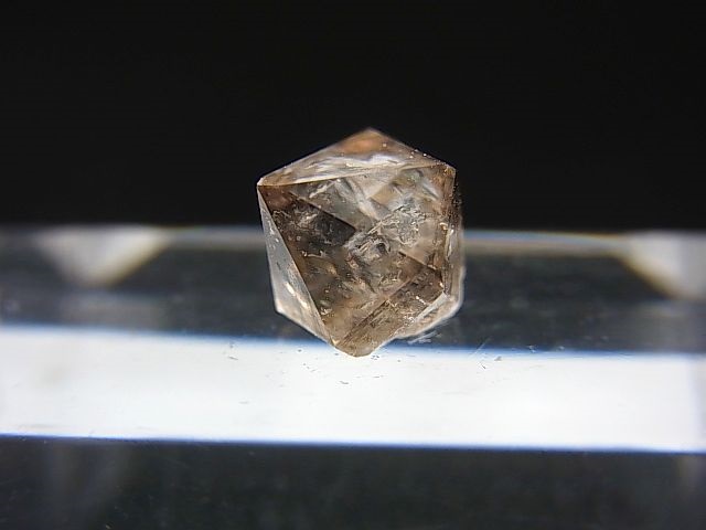 画像: フランス・ロペルエ産ベータ型水晶（スモーキー） 0.4g
