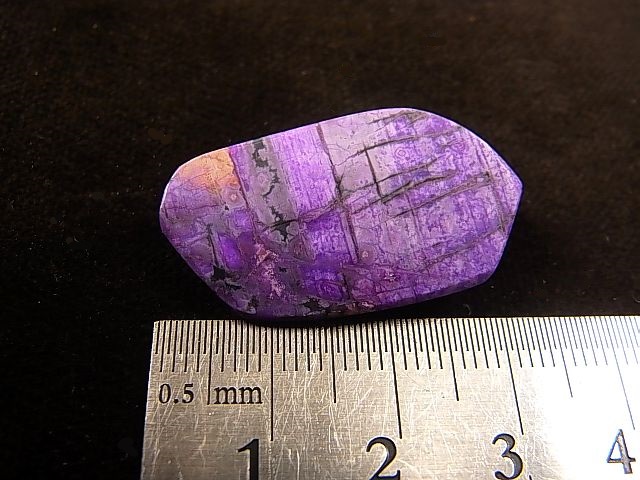 画像: 南アフリカ・チュワニン鉱山産ピンクスギライト研磨原石 5.8g
