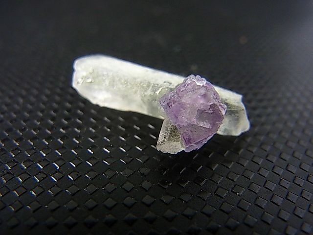 画像: ドイツ・ザクセン州産フローライトonグリーン水晶 1.4g