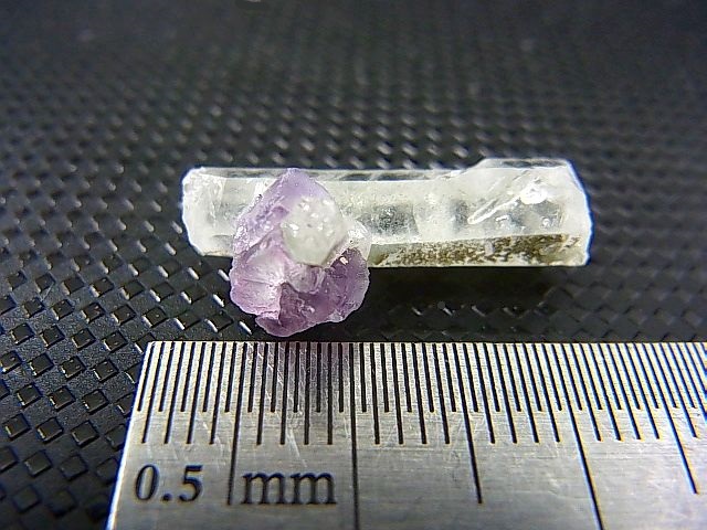 画像: ドイツ・ザクセン州産フローライトonグリーン水晶 1.4g