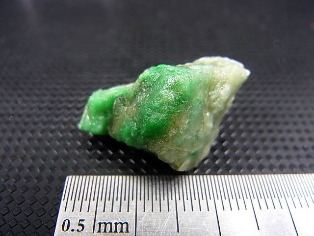 画像: イタリア・ピエモンテ産オンファス輝石原石 4.8g