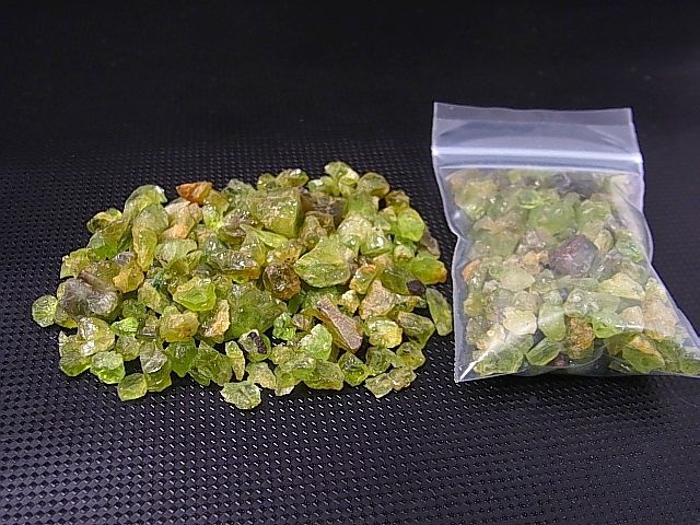 画像1: ベトナム・ザライ産ペリドット原石 トータル 50g