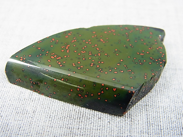 画像: 飯盛ラボストーン（IL-stone）「レアカラー：ブラッドストーン（紅葉石）」ガラス原石 78.5カラット