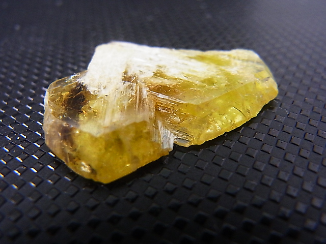 画像: マダガスカル産クリソベリル原石（双晶） 18.0カラット